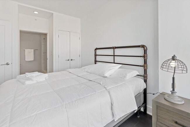 Building Photo - 904 T St NW