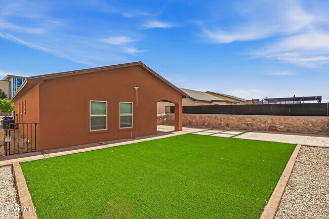 Building Photo - 14925 Tierra Mirage Ave