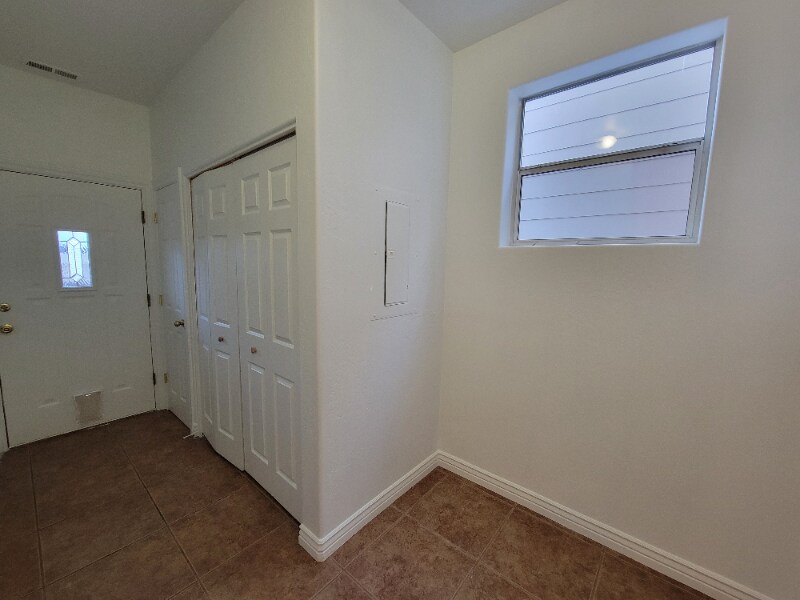 Building Photo - 1315 E Chubs Way