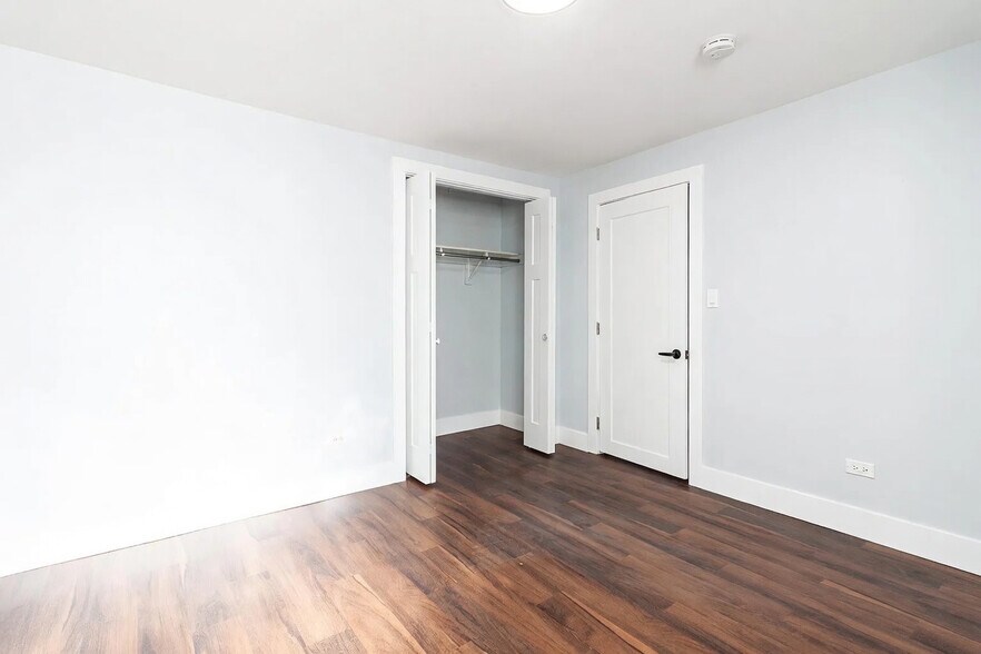 Building Photo - 932 N Richmond St