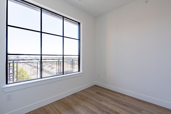 Building Photo - Luxurious Industrial Loft - 2 bed 2 bath c...