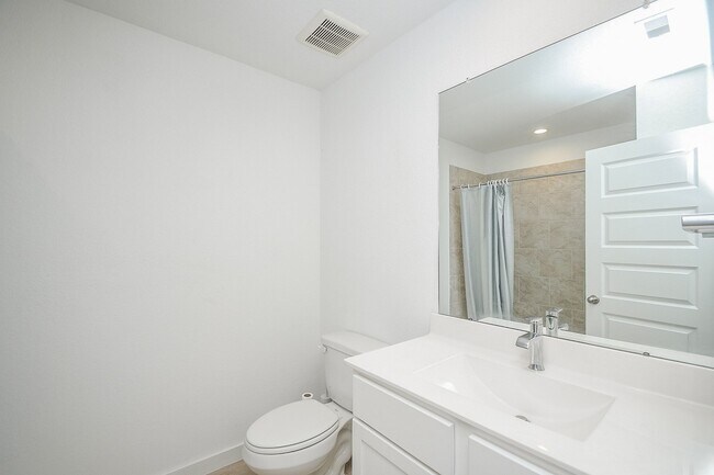 Building Photo - 30030 Gallatin River Ln
