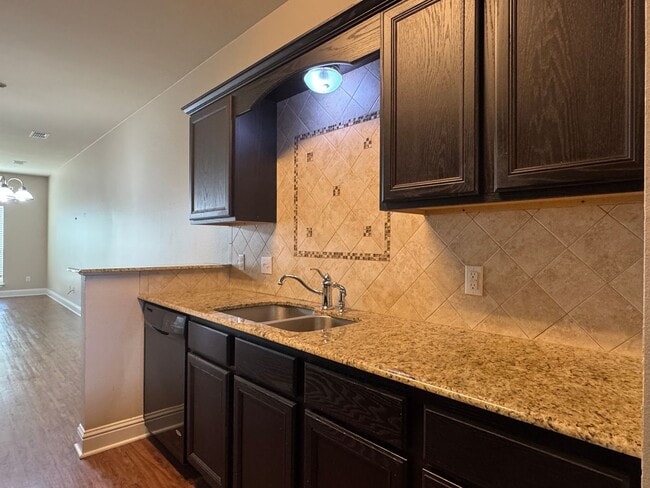 Building Photo - 328 Princess Place