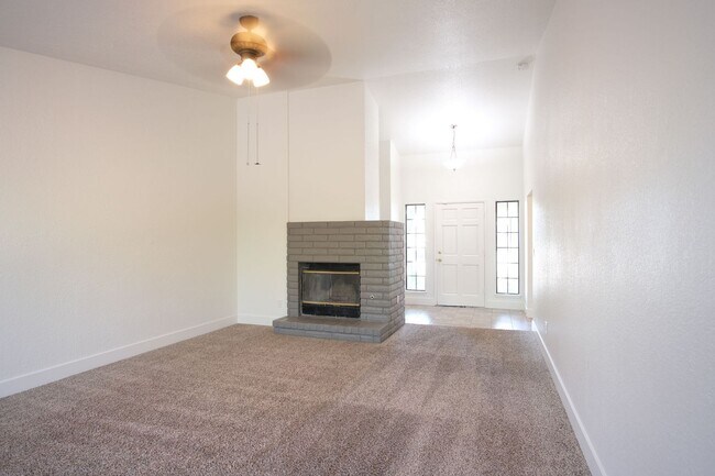 Building Photo - Cozy 3-Bedroom, 2-Bath Home in Modesto