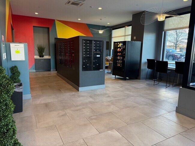 Building Photo - 466 River St