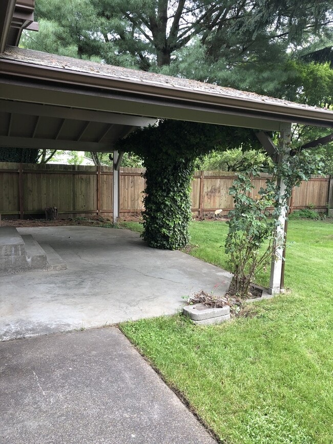 Building Photo - 800 NE 15th St