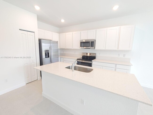 Building Photo - 537 Rivergrass St