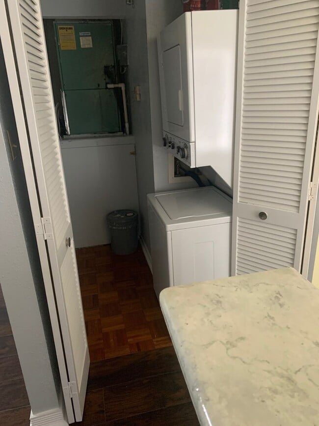 Building Photo - Ready for Move In  Nice & Clean 1 Bedroom ...