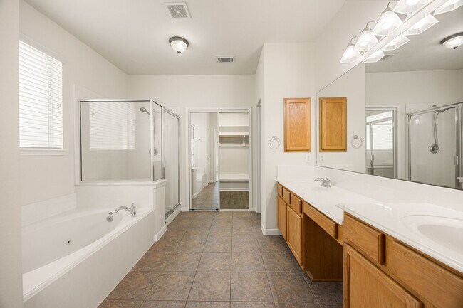 Building Photo - 7711 Summer Shore Dr