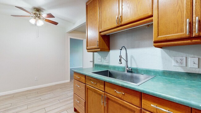Building Photo - Spacious and Bright 1 Bedroom 1 Bath end unit at Redwood Village!