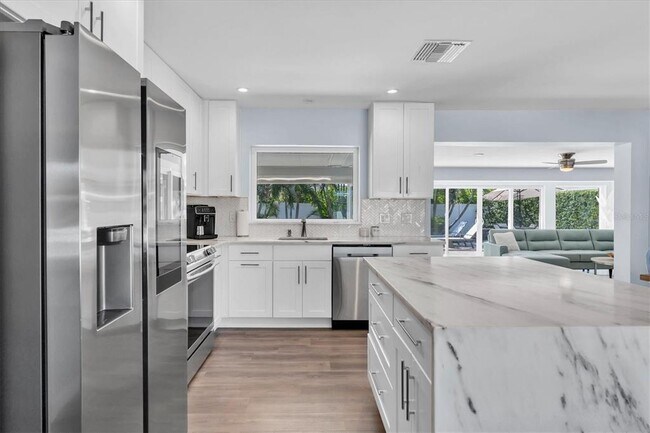 Building Photo - 104 24th St