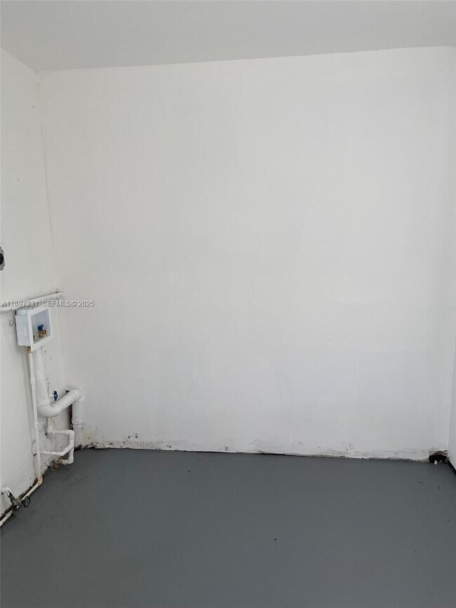 Building Photo - 1842 Madison St