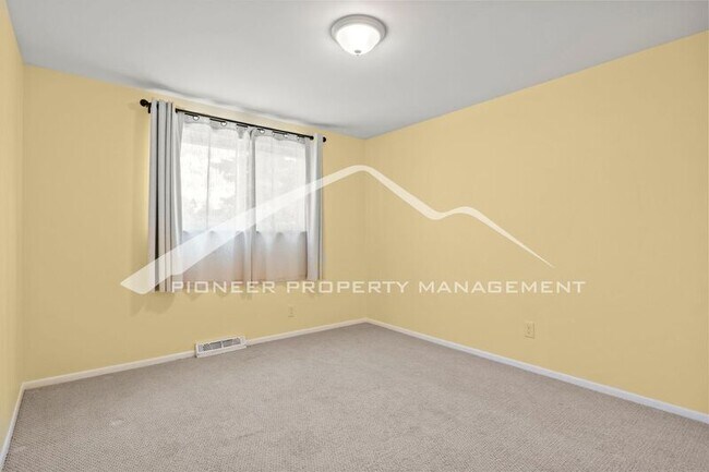 Building Photo - 1363 Ginny Ln