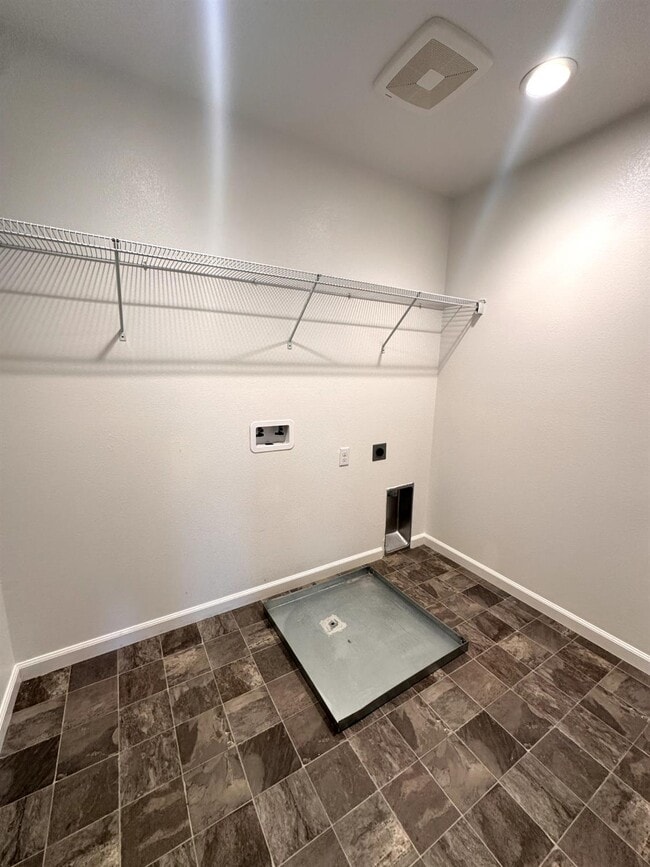 Building Photo - 2893 N Schneider Ave