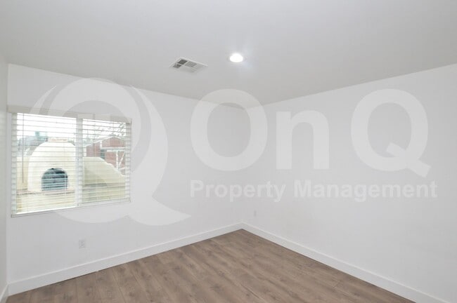 Building Photo - 2055 E Orange St.