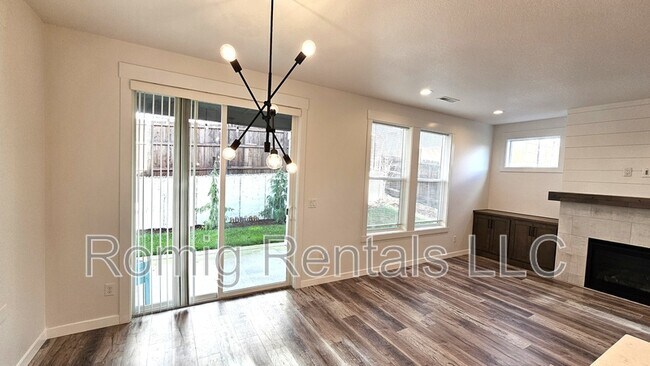 Building Photo - 906 NW 178th St