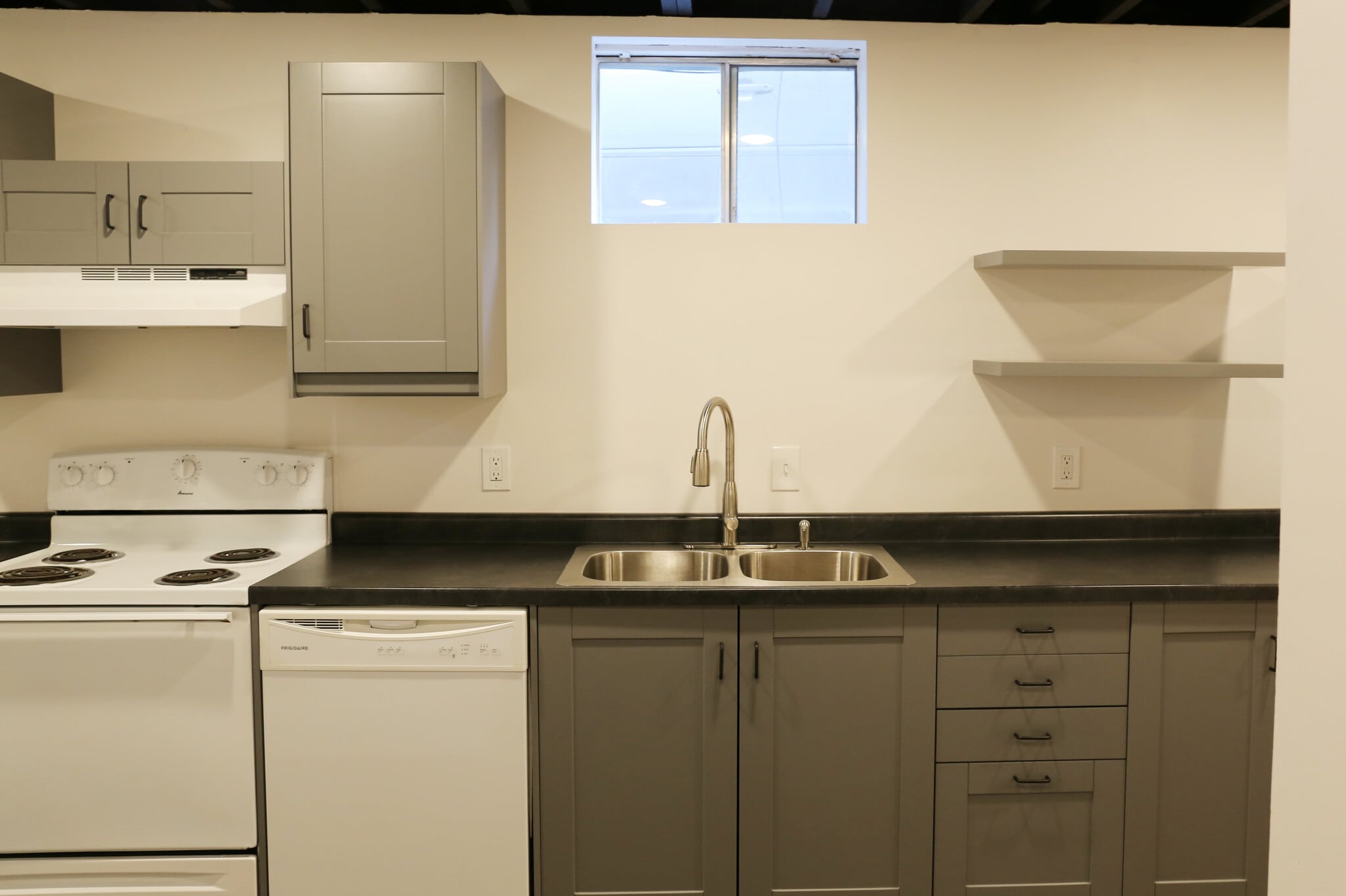 kitchen - 1511 Leavenworth St