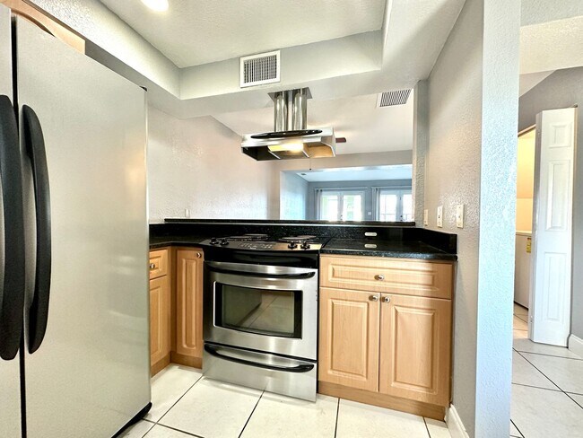 Building Photo - 1350 Mediterranean Dr