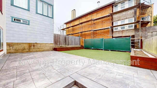 Building Photo - 806 35th Ave