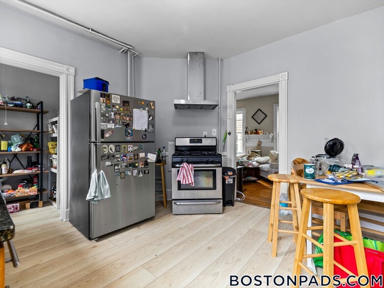 Building Photo - 3 Kinnaird St