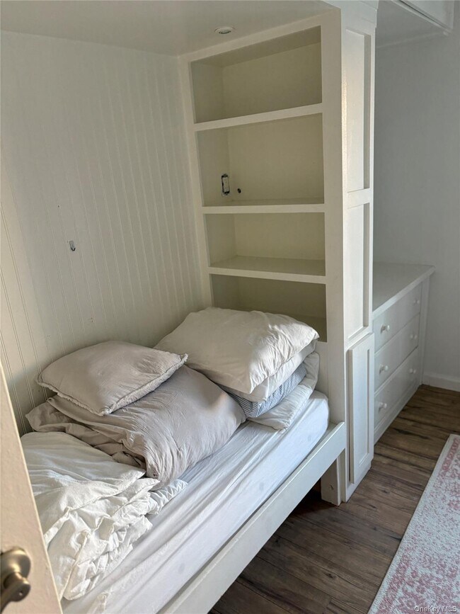 Building Photo - 100 W Broadway