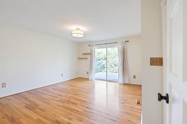 Building Photo - 13745 Cameo Ct