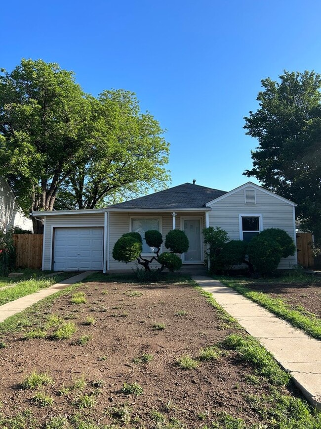 Building Photo - Adorable Remodeled Bivins Home