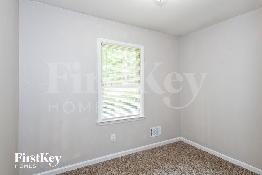 Building Photo - 155 Sweetwater Creek Cove