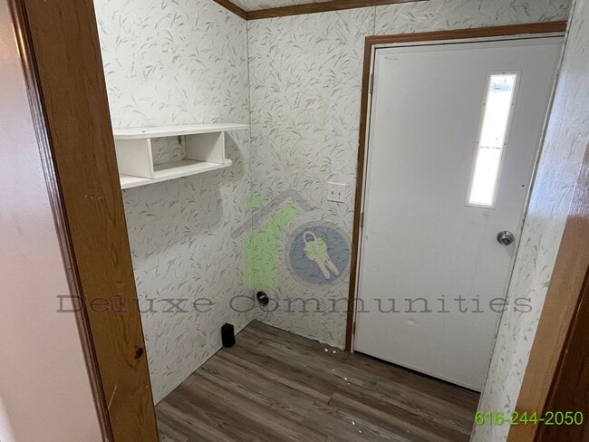 Building Photo - 3 Bedroom Mobile Home Available NOW! Baseline Estates Park