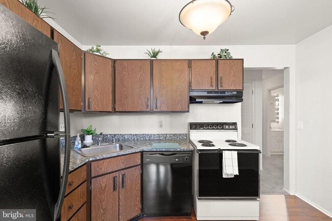 Building Photo - 206 Crocker Dr