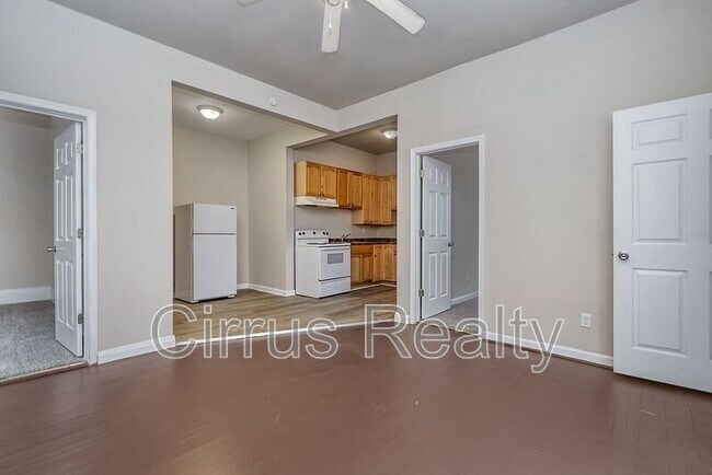 Building Photo - 301 Cedar St