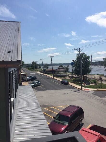 Building Photo - 106 N Main St