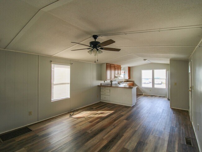 Building Photo - Move-In Ready & Lawn Care Included!