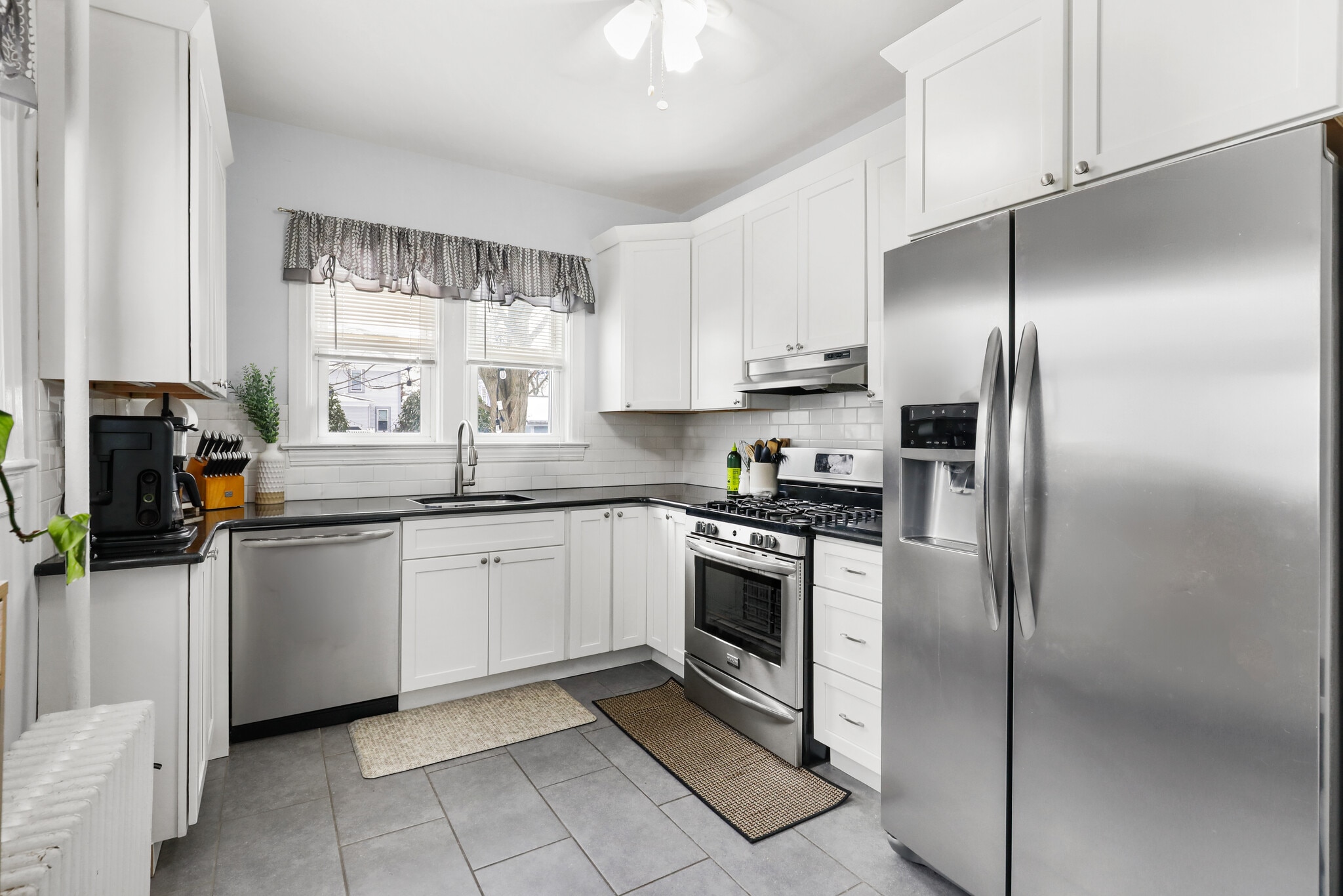 Building Photo - 37 Waverly Pl