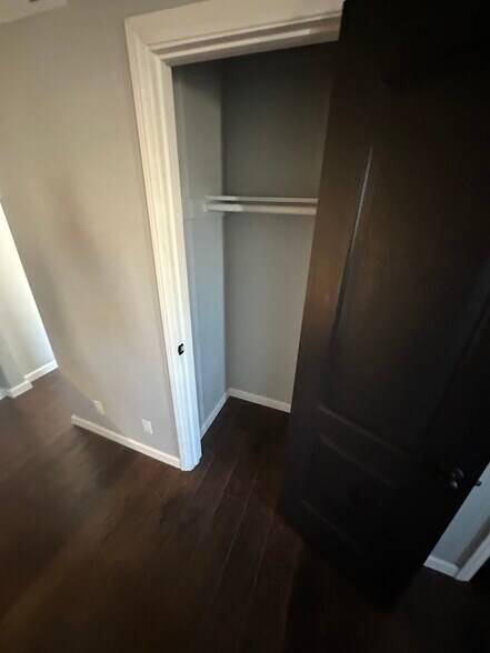 Building Photo - 506 McKellar Cir