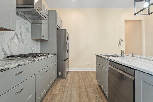 Building Photo - 48 Wilshire Blvd