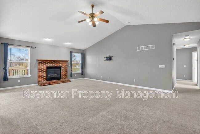 Building Photo - 1233 Grand Canyon Dr