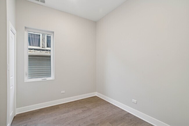 Building Photo - 4839 W Huron St