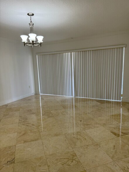 Livingroom - 7803 SW 88th St