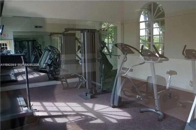 Building Photo - 9937 Nob Hill Pl