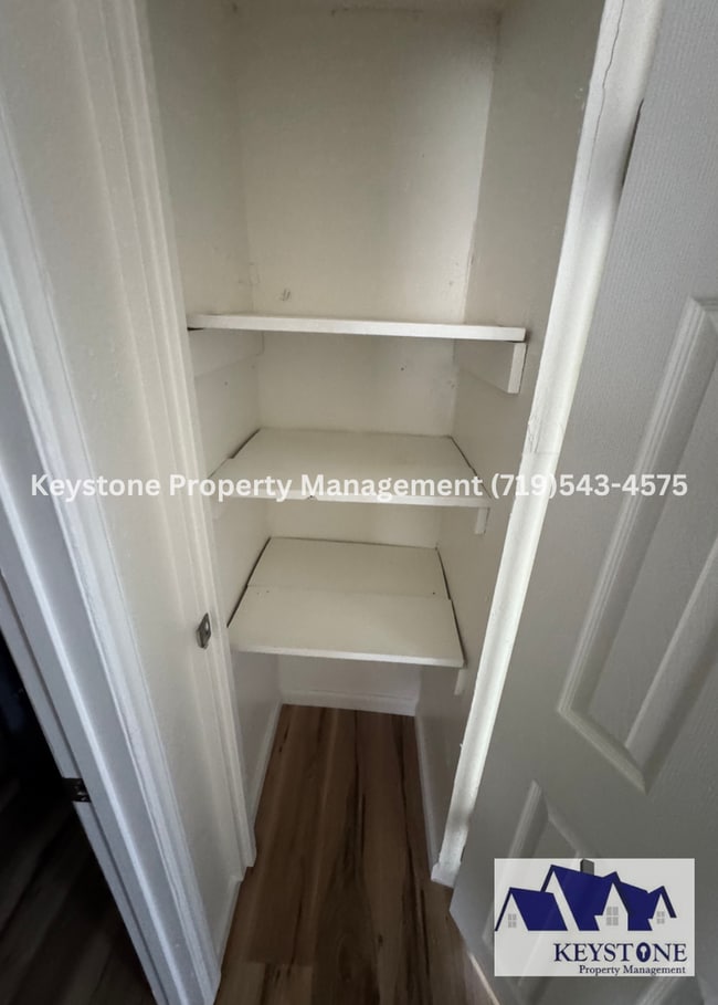 Building Photo - Fully Renovated Home 5 bedrooms/2 Bathrooms $1550/$1550