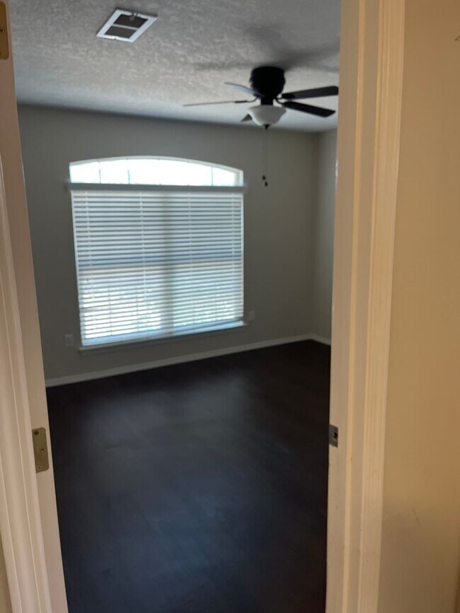 Building Photo - Corrales Heights Rental