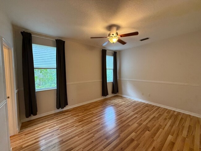 Building Photo - Adorable Two Story 2/2 Townhome in College...