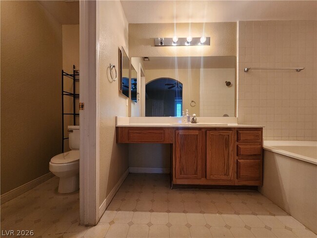 Building Photo - 509 Indian Bluff St