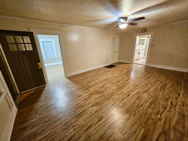 Building Photo - 511 Locust St