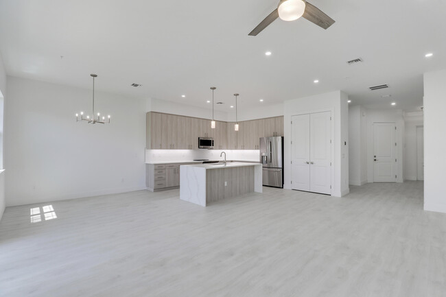 Building Photo - 120 Water Pointe Pl