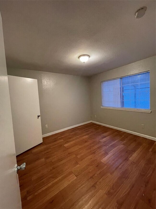 Building Photo - 7206 Twin Crest Dr