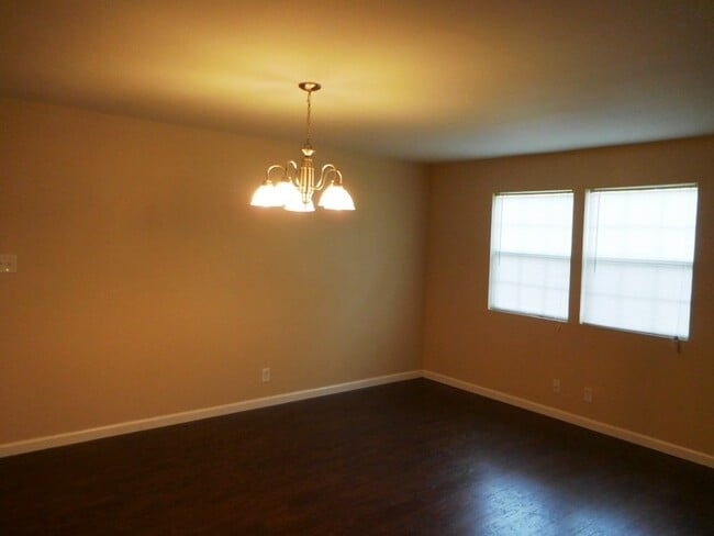 Building Photo - 1668 Pepper Dr