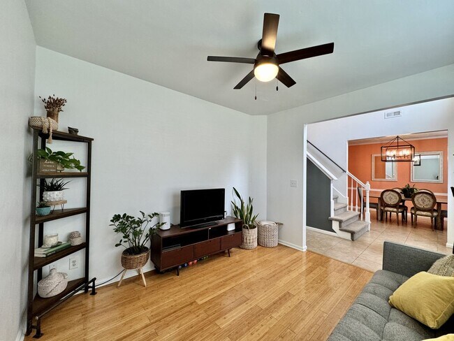Building Photo - First-Time Rental! Available 08-07-26 - Fenced Yard, Pet Friendly, Attached 2-Car Garage!