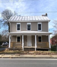 Building Photo - Newly renovated 4 bed/2.5 bath single fami...